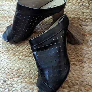 Rialto ladies black heel